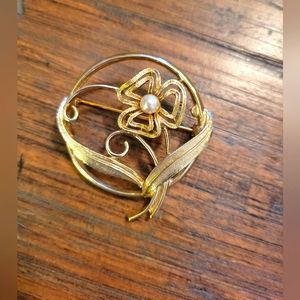 Vintage Sarah Coventry Shamrock Brooch